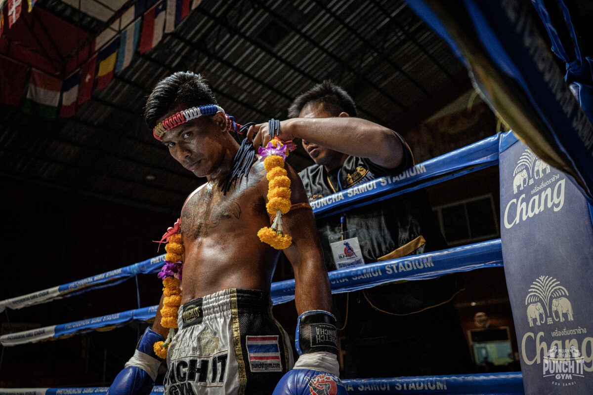 Wai Kru and the Mongkon in Muay Thai