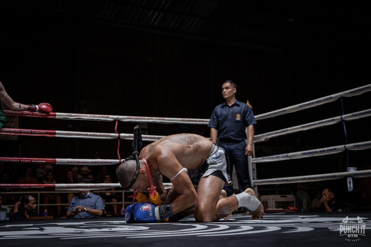 Wai Kru and the Mongkon in Muay Thai