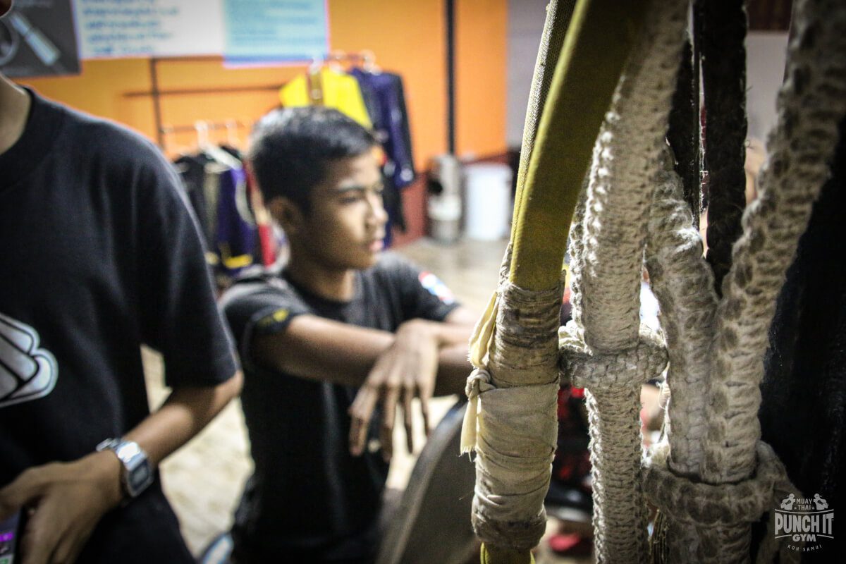 Wai Kru and the Mongkon in Muay Thai