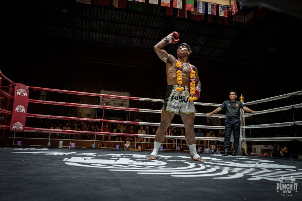 Wai Kru and the Mongkon in Muay Thai