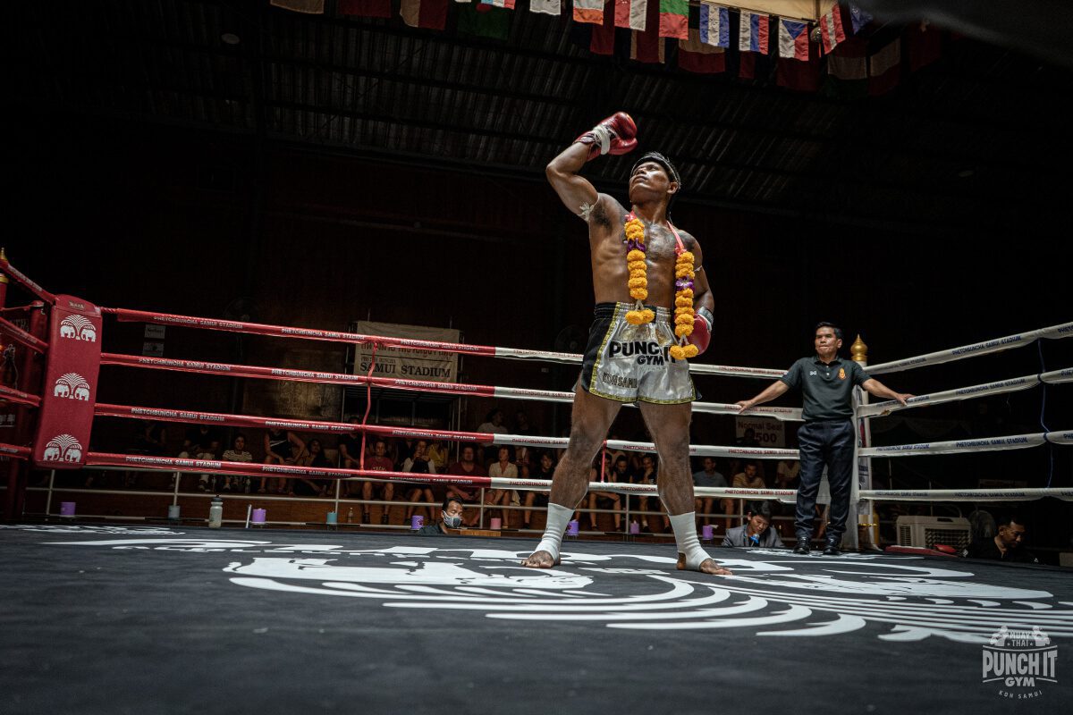 Wai Kru and the Mongkon in Muay Thai