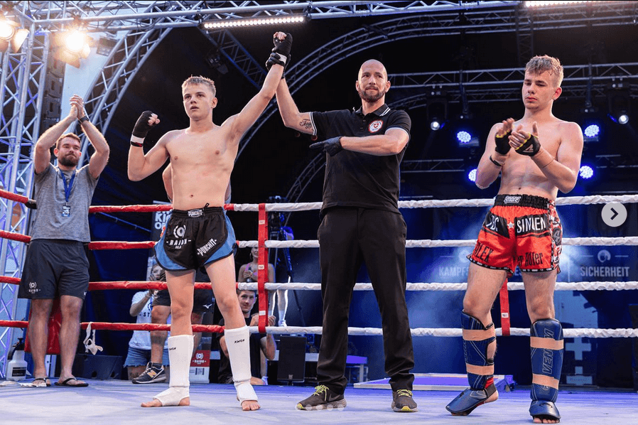 Ring Strategy and Fight Dynamics